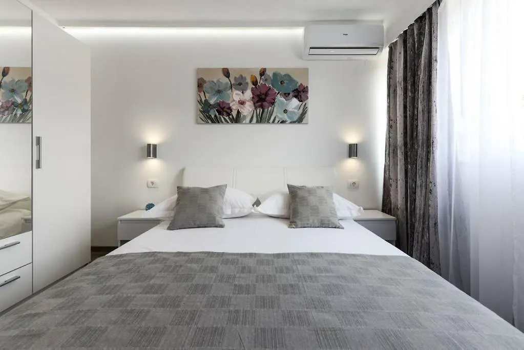 Reza Luxury Apartment زادار