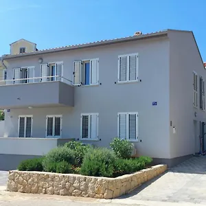 https://apartmani-beatrice.primorje-gorskikotar.com